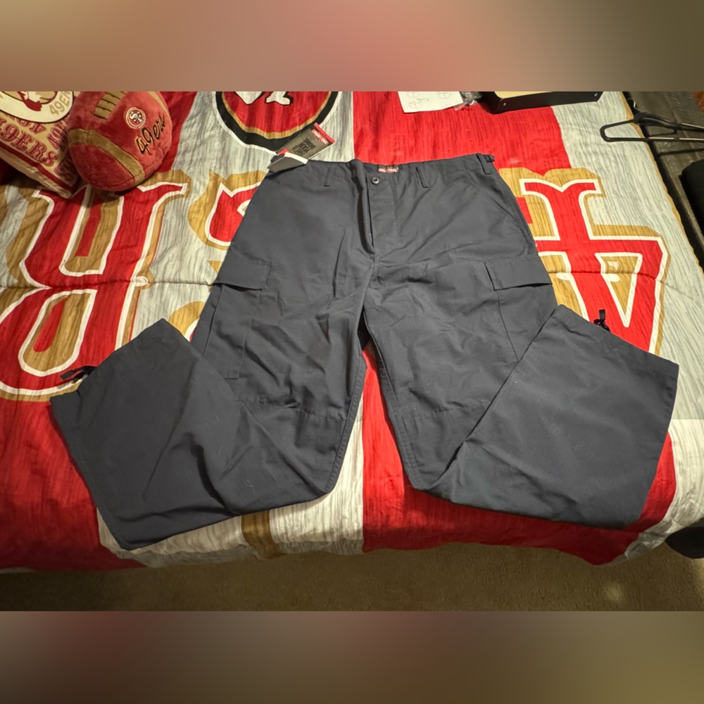 Men's Versatile Cargo Pants in Blue